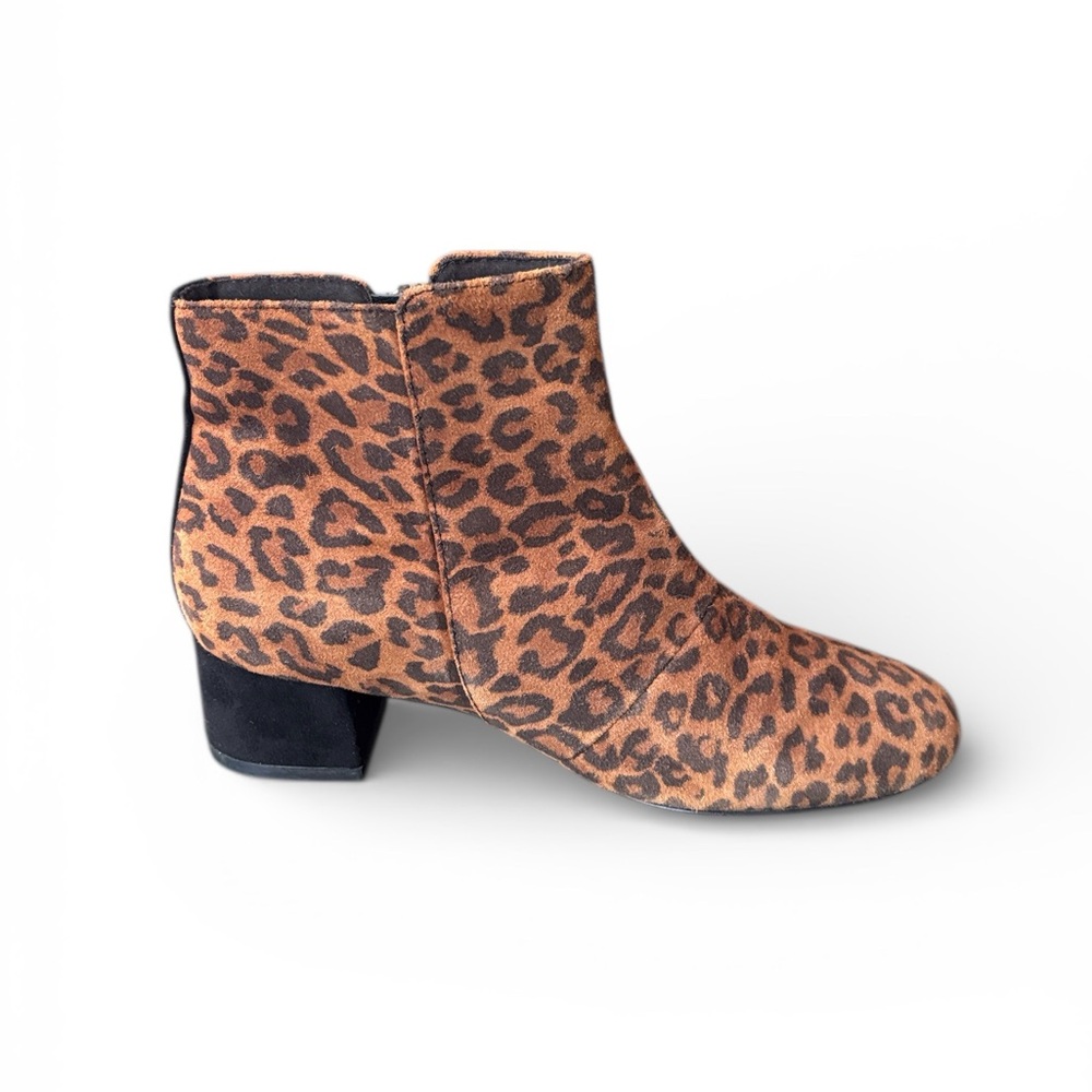 Clarks Marilyn Beth Leopard‎ Print Suede Ankle Boots Size 5.5